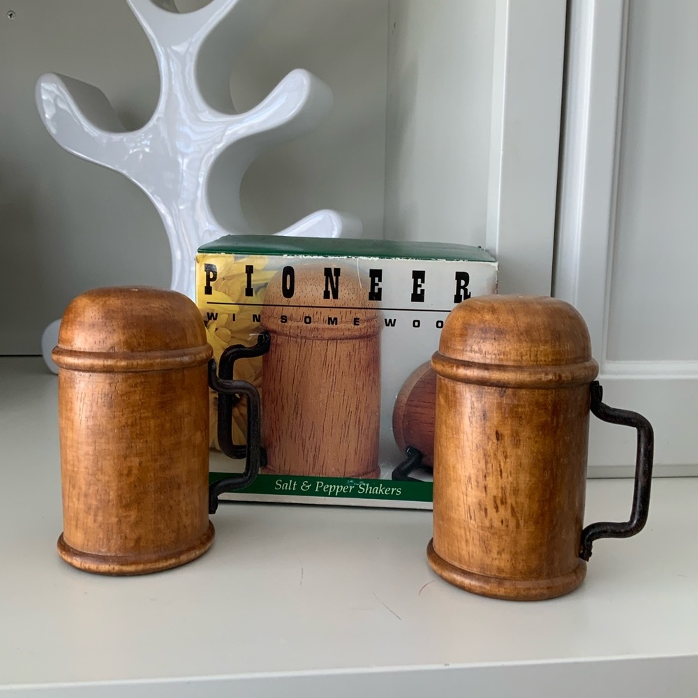 1994 WINSOME TRADING Pioneer Wood Salt & Pepper Shakers Large Metal Handles NEW